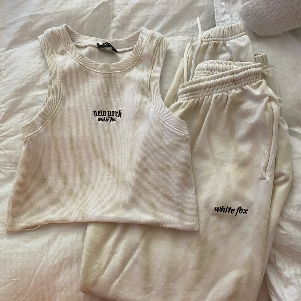 White Fox lounge set